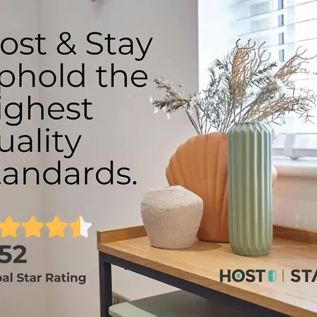 Host & - Falcon Retreat * Whitby