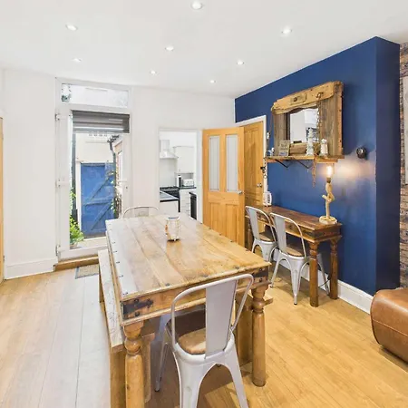 Holiday home Host & - Falcon Retreat *